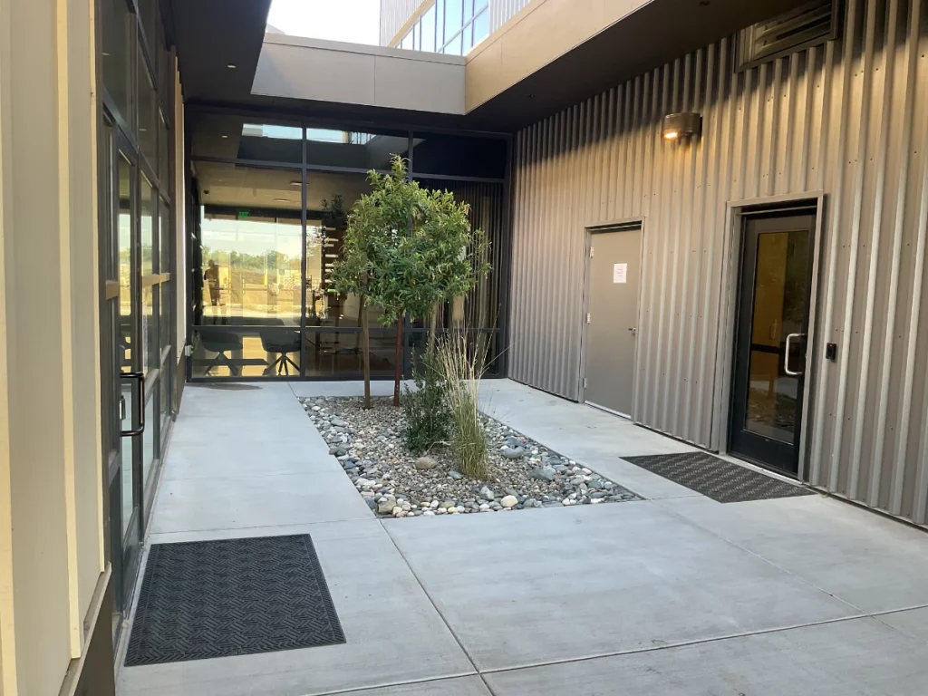 landscaping in between commercial buildings